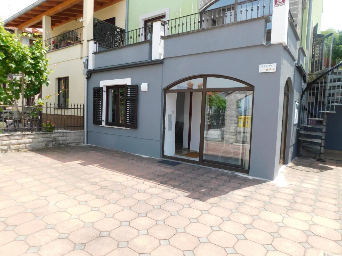 Apartment Stella Koper Bagian luar foto